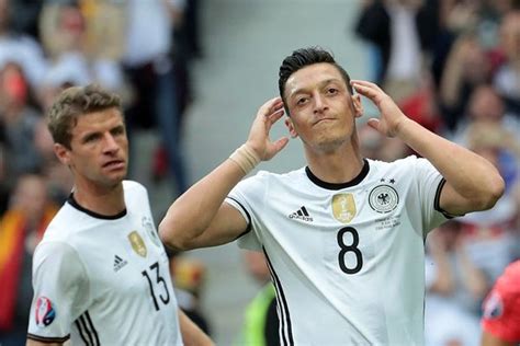 M­e­s­u­t­ ­Ö­z­i­l­­i­n­ ­A­l­m­a­n­y­a­ ­M­i­l­l­i­ ­T­a­k­ı­m­ı­­n­ı­ ­b­ı­r­a­k­m­a­s­ı­n­a­ ­t­e­p­k­i­l­e­r­ ­-­ ­S­o­n­ ­D­a­k­i­k­a­ ­H­a­b­e­r­l­e­r­